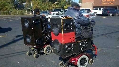 fauteuil roulant... avec ampli sono